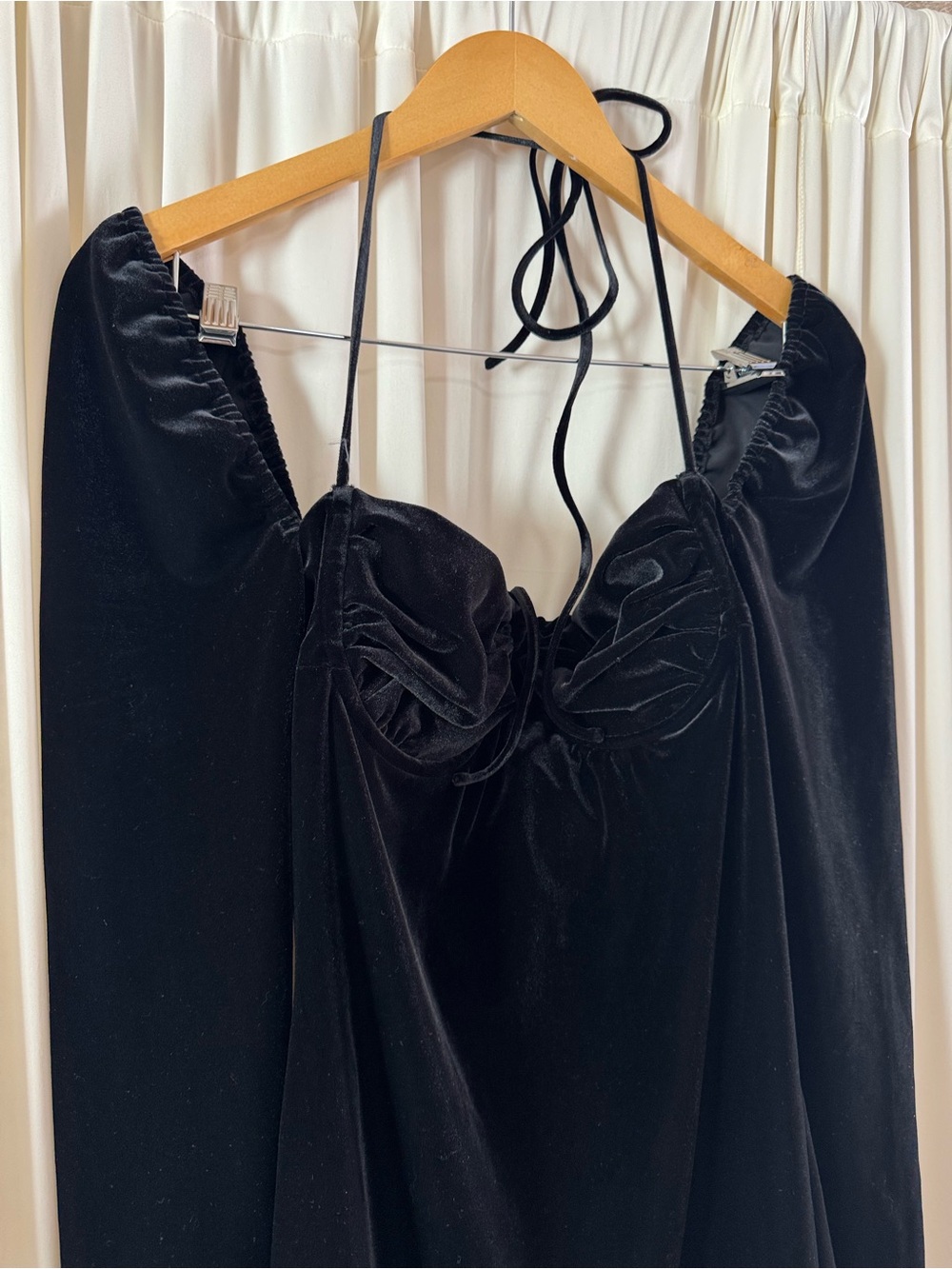 House of CB Black Velvet Halter Long-Sleeve Mini Dress Sweetheart Neckline Flare - Picture 6 of 13